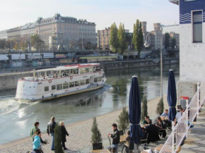 Гостиница Wohnen im Herzen von Wien at the Waterfront  Вена